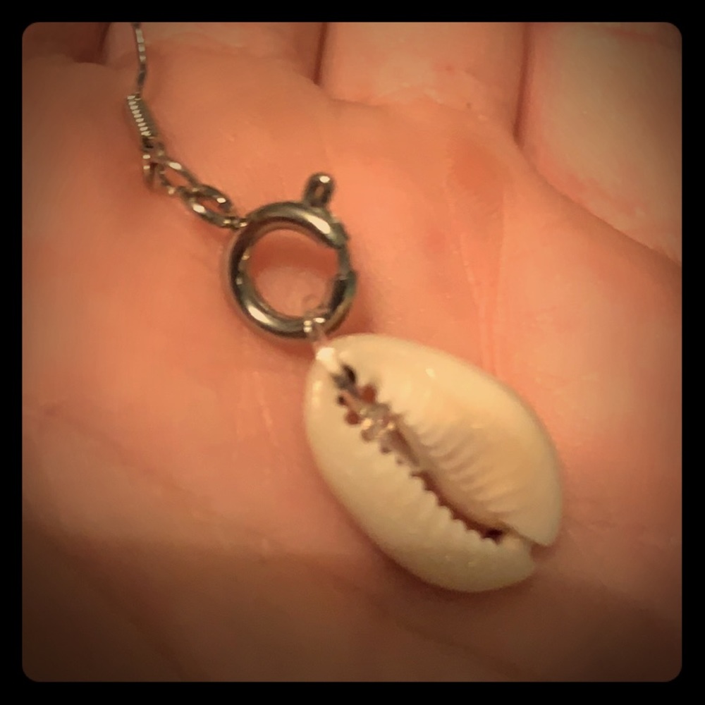 Shell earrings
